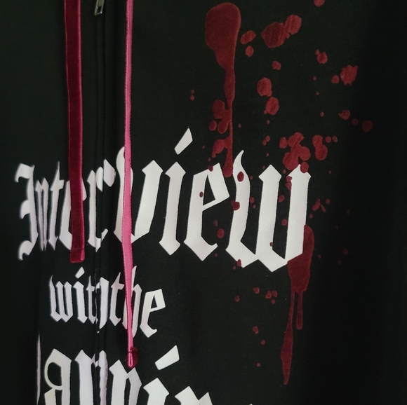 Hot Topic - Interview with the Vampire - Black and Red Graphic Hoodie L - Picture 3 of 7